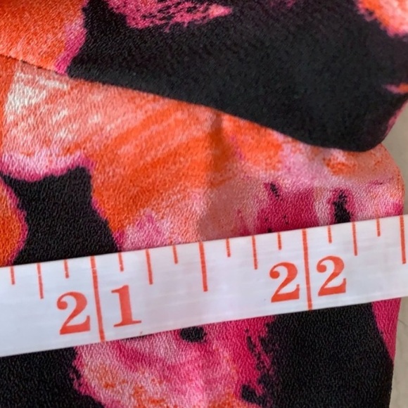 ❤️Karl Lagerfeld Black Floral ruffle front blouse❤️ - Picture 8 of 10